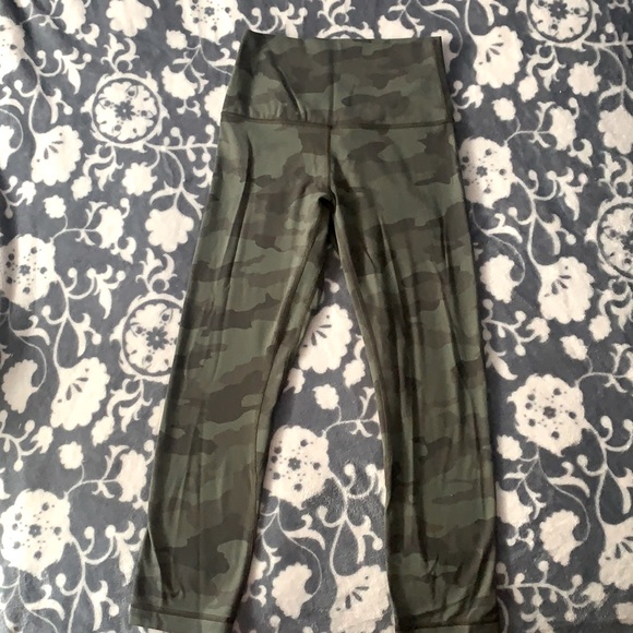 Brand New Lululemon Leggings Camo Aligns Cropped - Picture 1 of 2